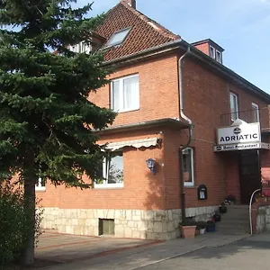 Hotel Adriatic, Laatzen